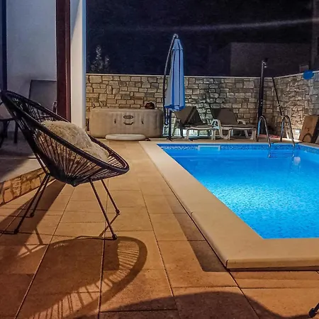 3 Bedroom Amazing In Holiday home